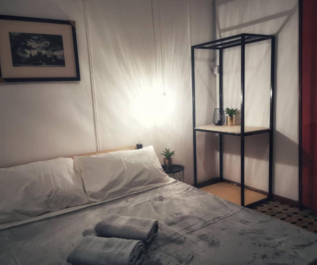 Treehouse Hostel Кучінг Екстер'єр фото