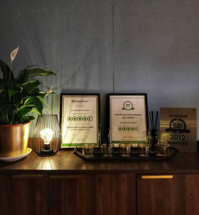 Treehouse Hostel Кучінг Екстер'єр фото