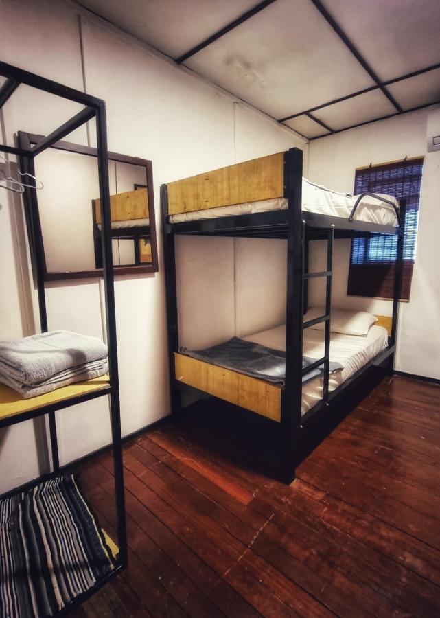 Treehouse Hostel Кучінг Екстер'єр фото