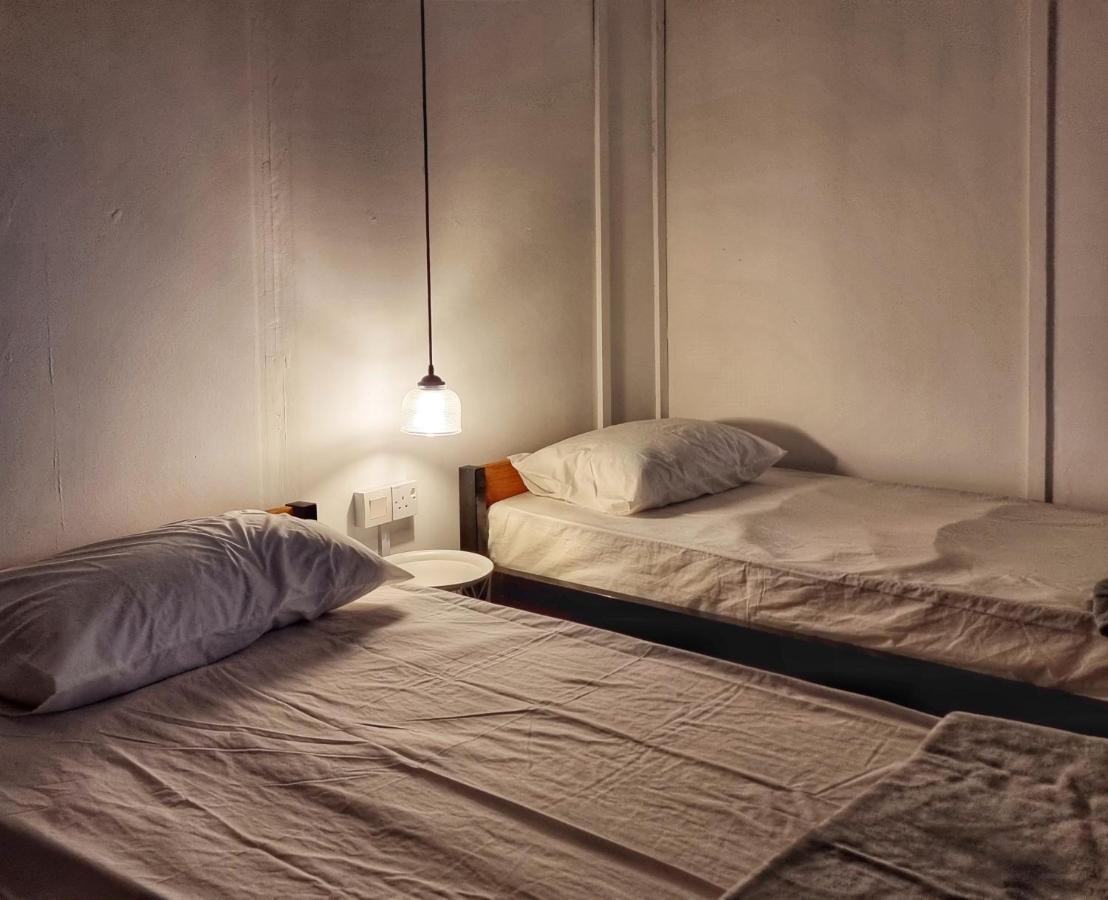 Treehouse Hostel Кучінг Екстер'єр фото