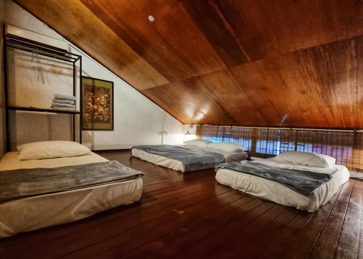 Treehouse Hostel Кучінг Екстер'єр фото