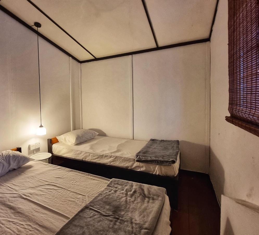 Treehouse Hostel Кучінг Екстер'єр фото