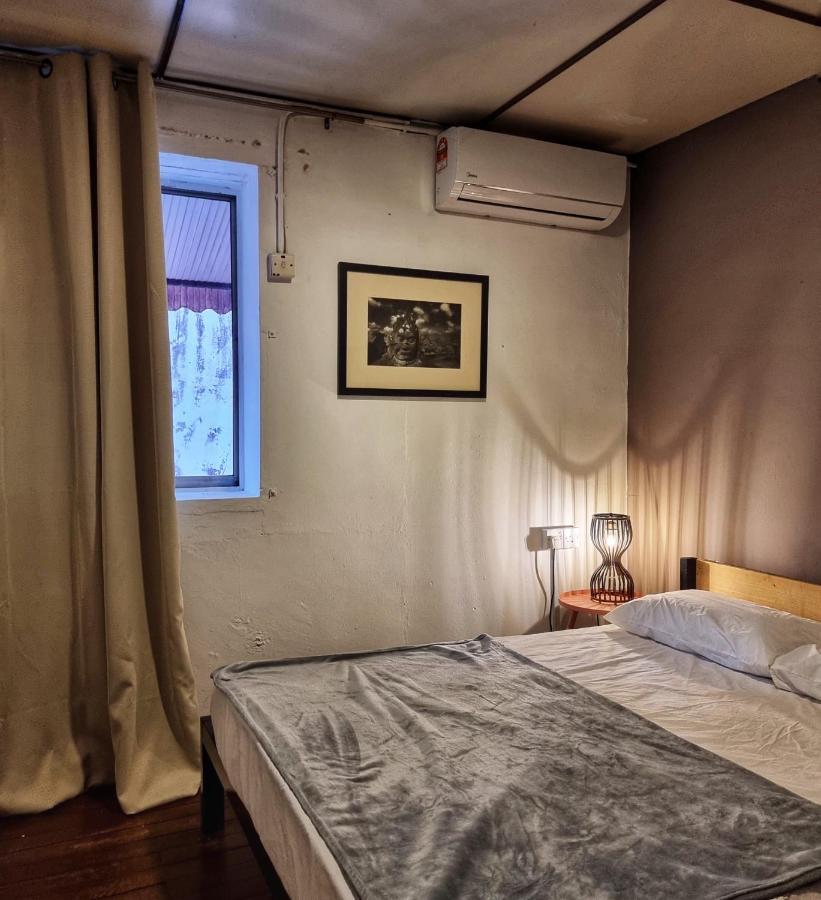 Treehouse Hostel Кучінг Екстер'єр фото